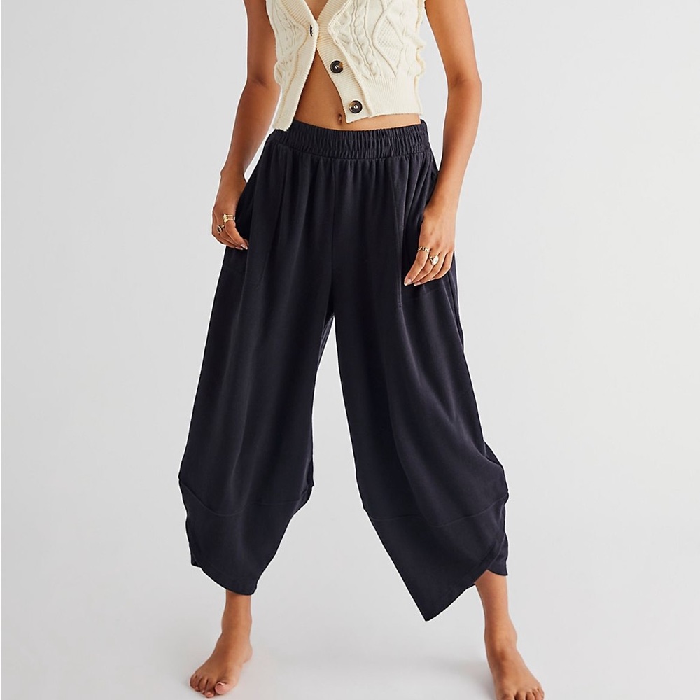 NWOT SOLD OUT Free People Leo Pants in Navy Peony